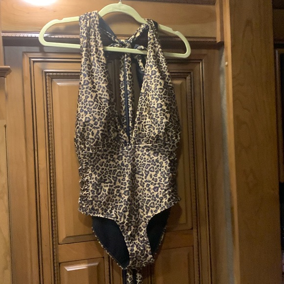 NWOT Nicole Miller Animal Print Convertible One-Piece Swimsuit Size Medium - Picture 4 of 10